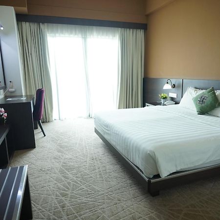 Swan Garden Hotel Malacca Exterior photo