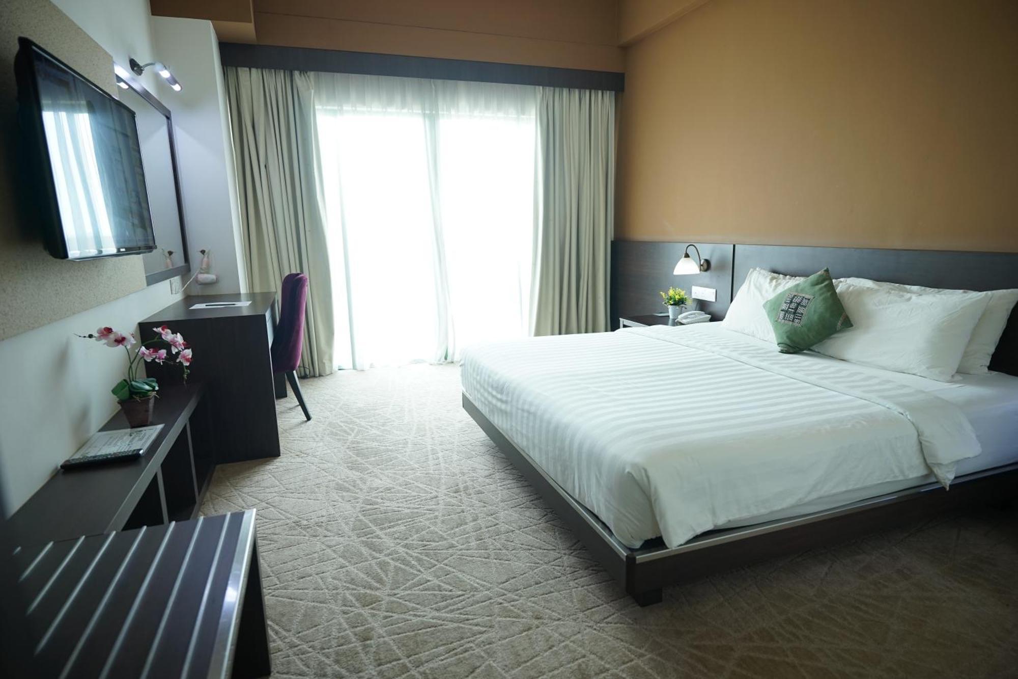 Swan Garden Hotel Malacca Exterior photo